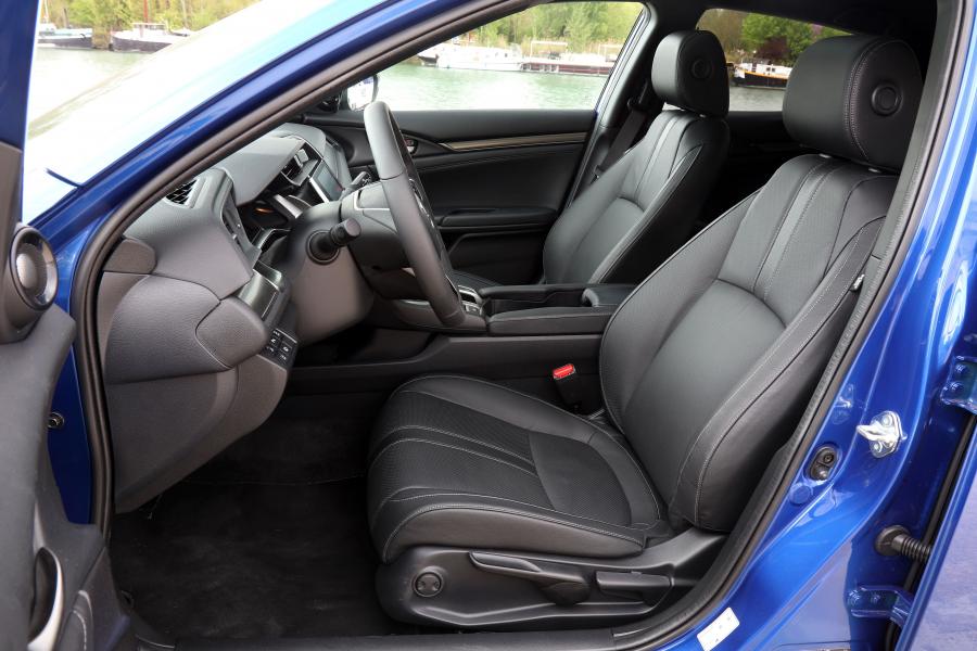Интерьер Honda Civic Hatchback 2017 года  (WW) (фото 34 из 43)